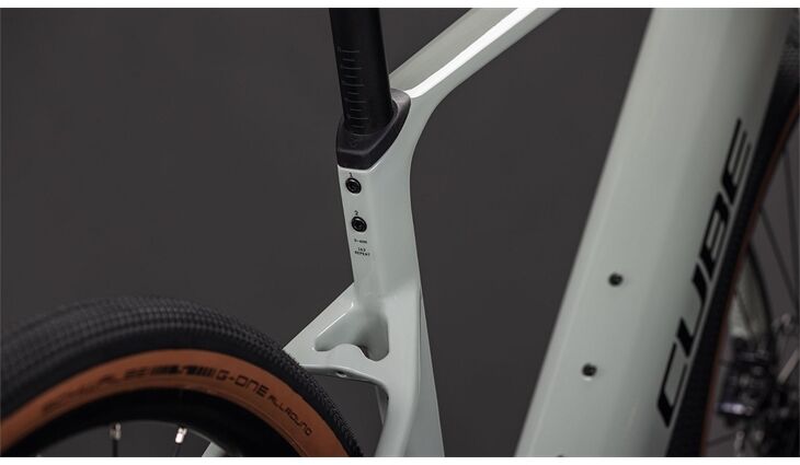 CUBE Nuroad Hybrid C:62 Race 400X M 12G GRX 2026