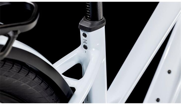 CUBE Kathmandu Hybrid ONE CX800 46 10G Trapez 2025